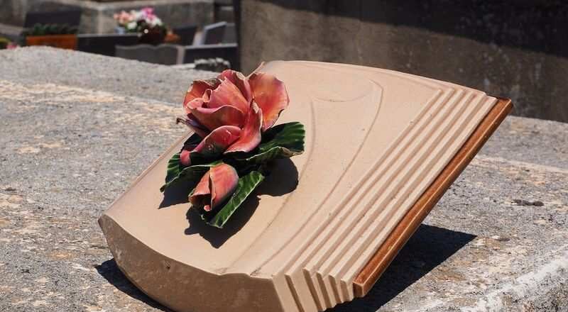 Nagrobki – co warto wiedzieć przed wyborem?