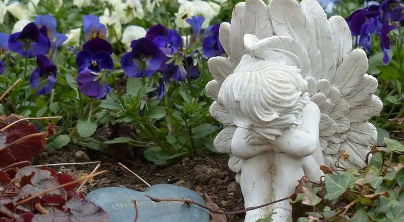 Warianty nagrobków dostępne w różnych przedziałach cenowych