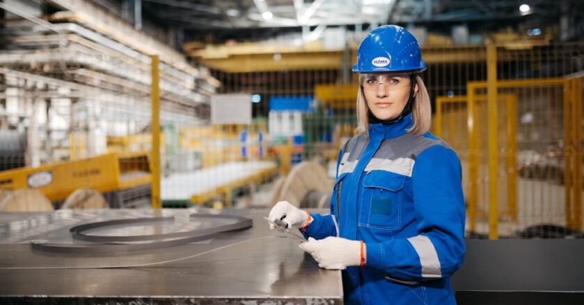 Bezpieczeństwo pracy przy giętarce CNC